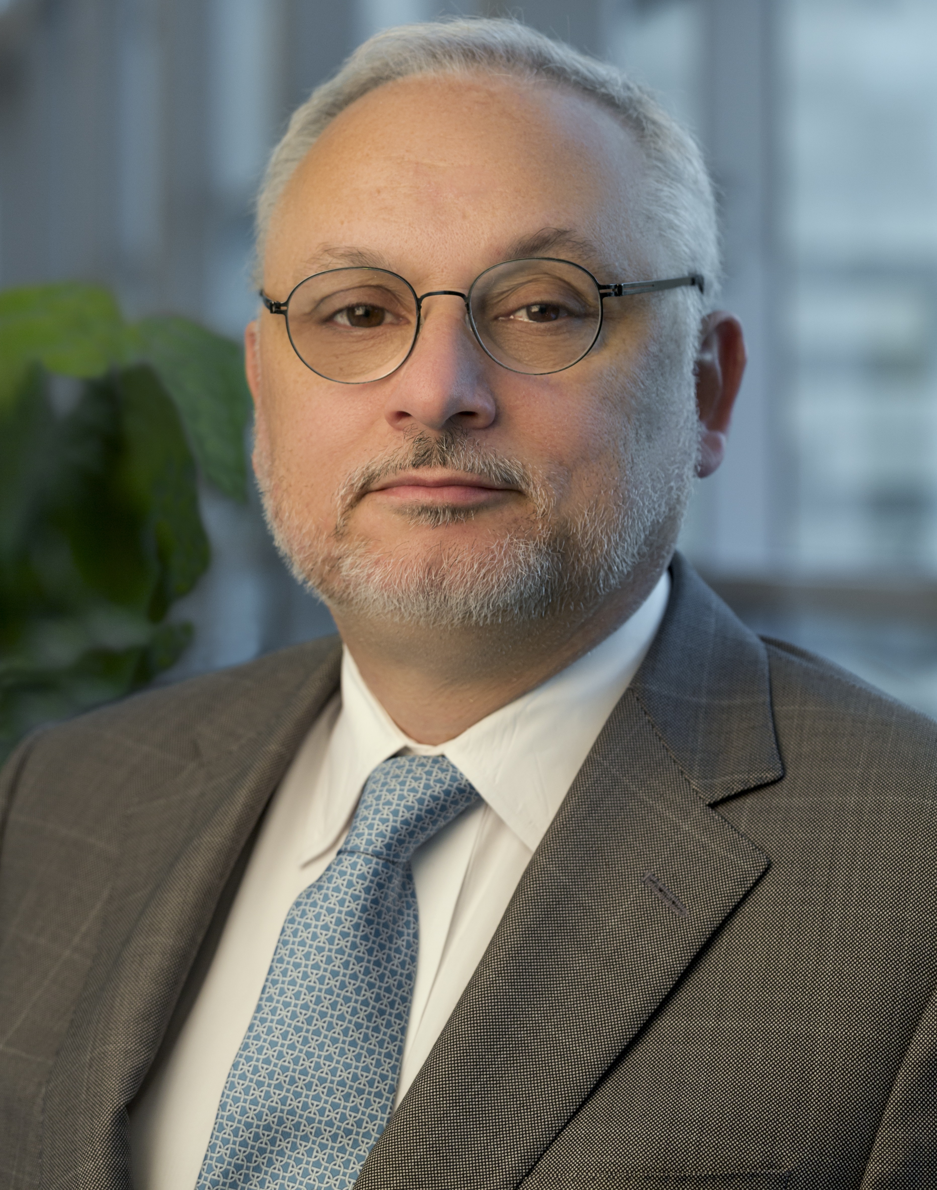 Dr. Raphael Bueno